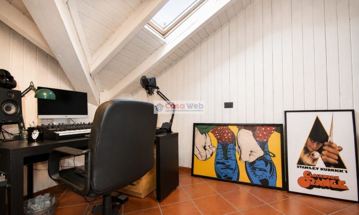 06-1 Studio