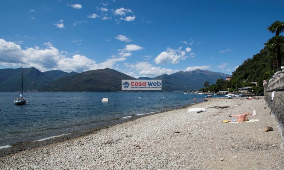 Vista lago e spiaggia 04