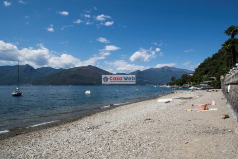 Vista lago e spiaggia 04