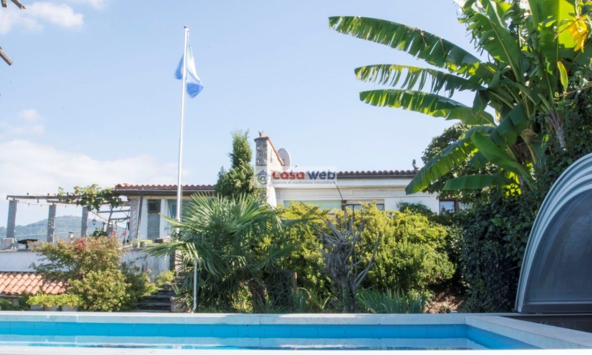 10-4 Piscina