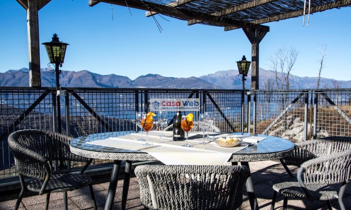 07-2 Terrazzo con vista lago