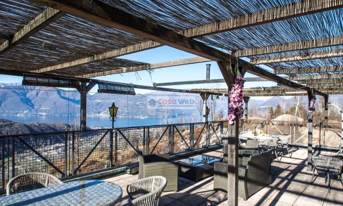 07-4 Terrazzo con vista lago