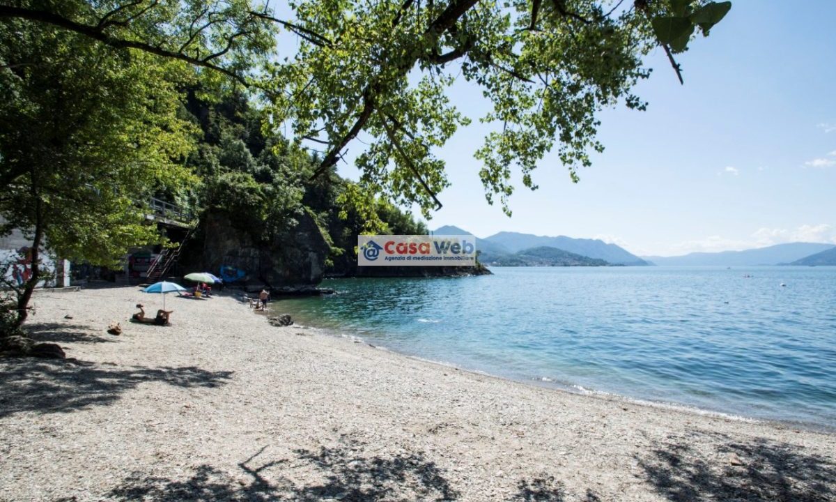 Vista lago e spiaggia 03