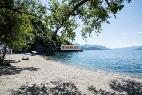 Vista lago e spiaggia 03