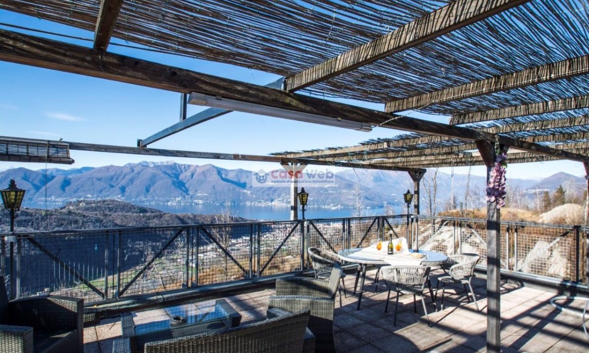 07-3 Terrazzo con vista lago