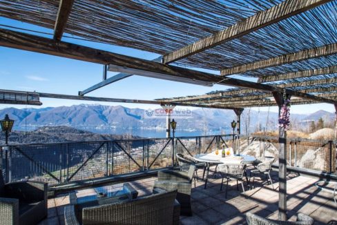 07-3 Terrazzo con vista lago