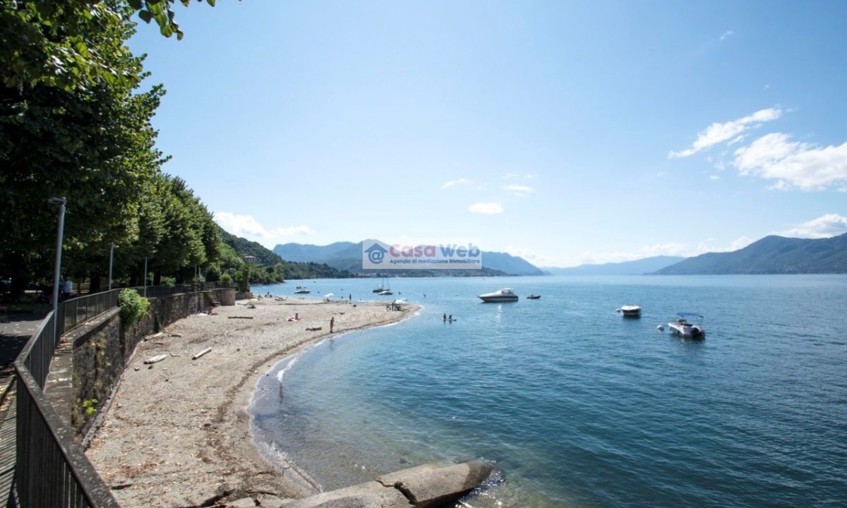 Vista lago e spiaggia 05