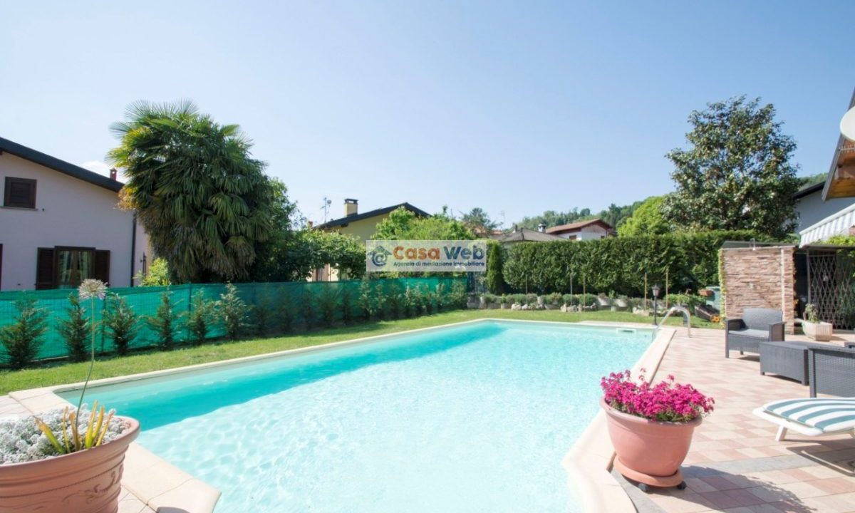 12-1 Piscina